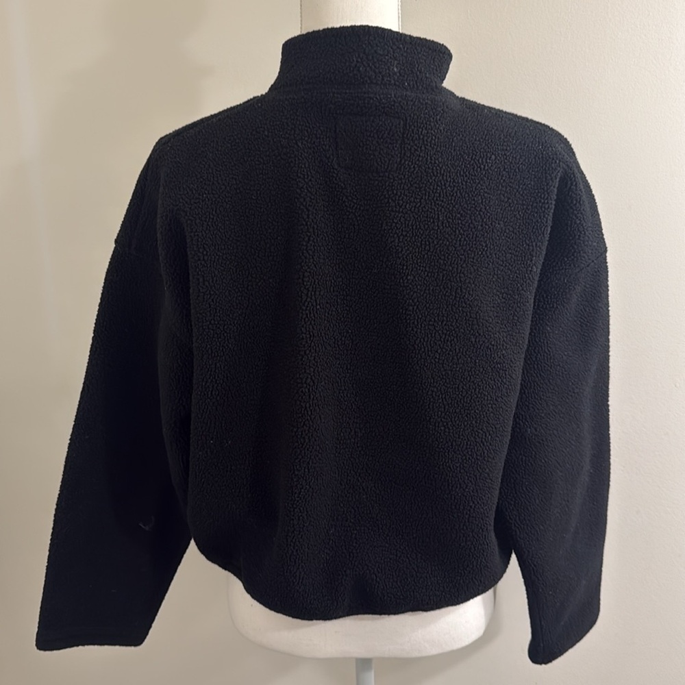 American Eagle Cropped Black Sherpa Fleece Sweatshirt Sweater Top Women’s Medium - Picture 3 of 11